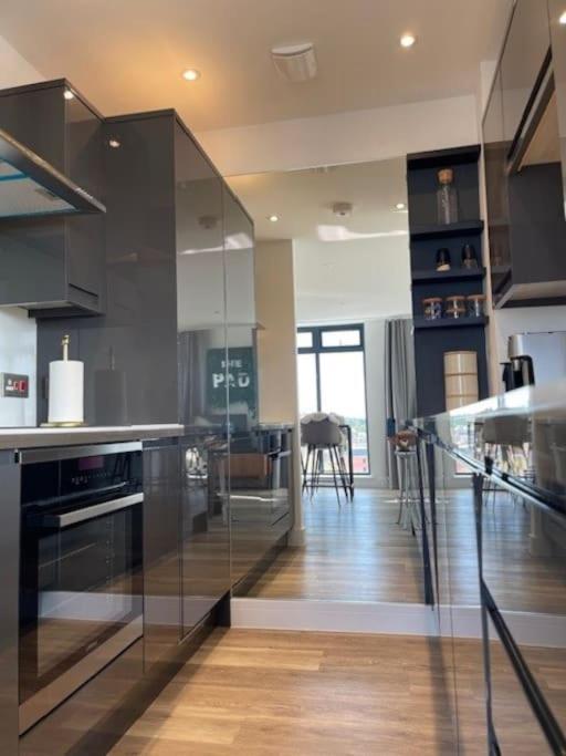 The Pad By The Beach Penthouse Apartment With Sunset And City Views Μπόρνμουθ Εξωτερικό φωτογραφία